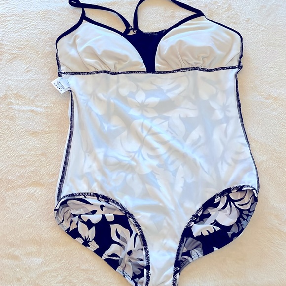 Lands’ End one piece bathing suit, black, white and gray - Picture 7 of 8